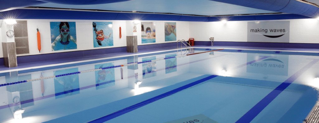 Swimming pool with textile ducts. 